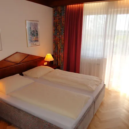 コンフォート シュトッキンガー 3* アンスフェルデン